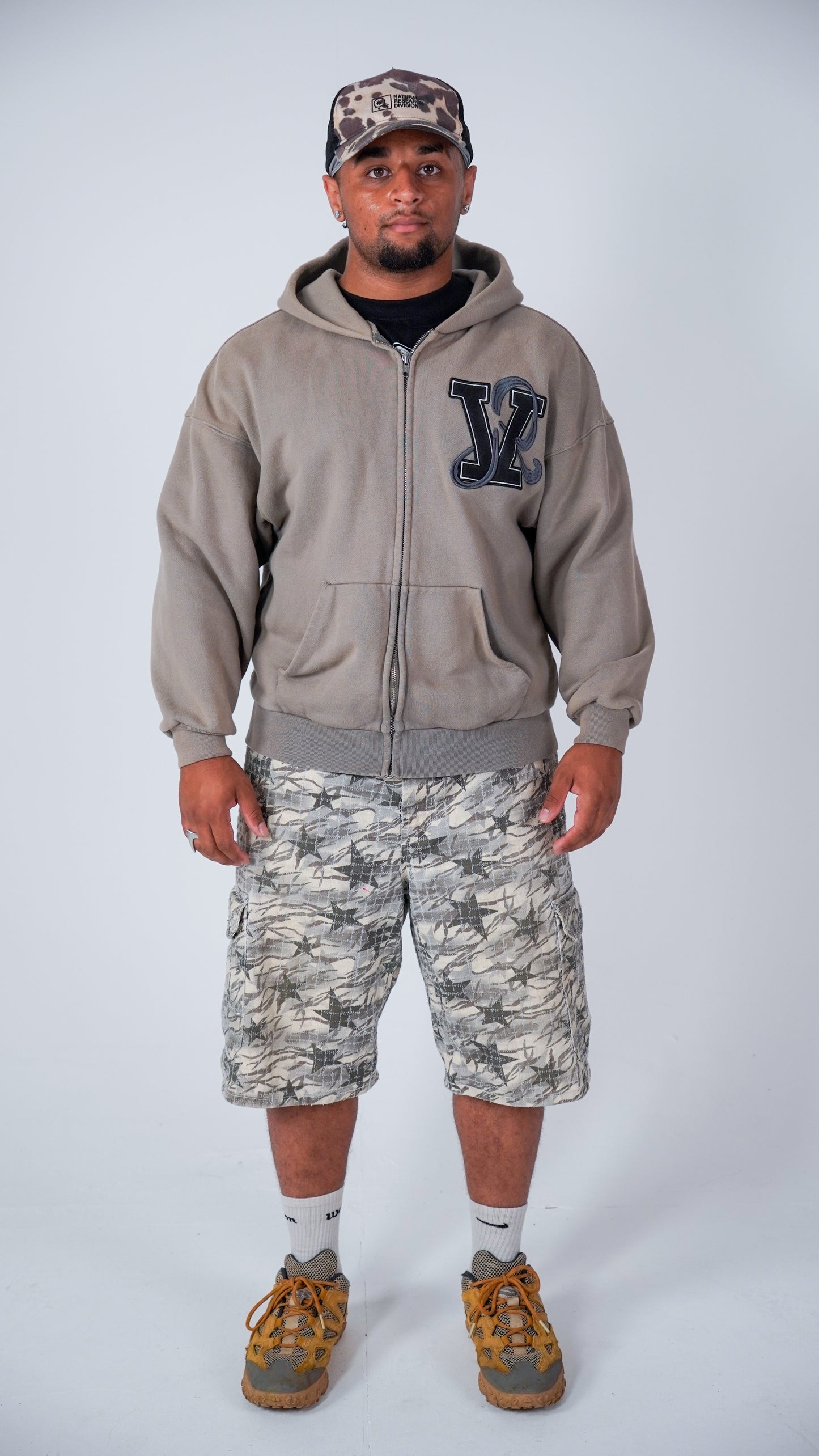 'VIVID' ZIP UP HOODIE (GREY)